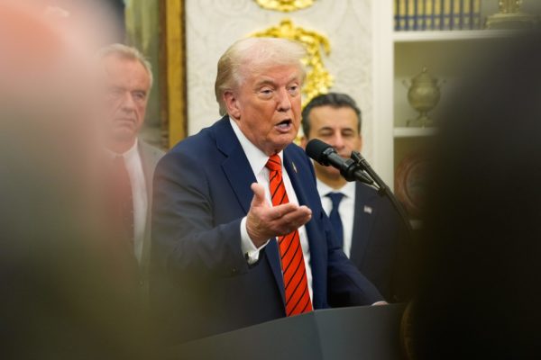 Τραμπ: Σπουδαία συμφωνία για όλους – Τη Δευτέρα οι όμηροι επιστρέφουν