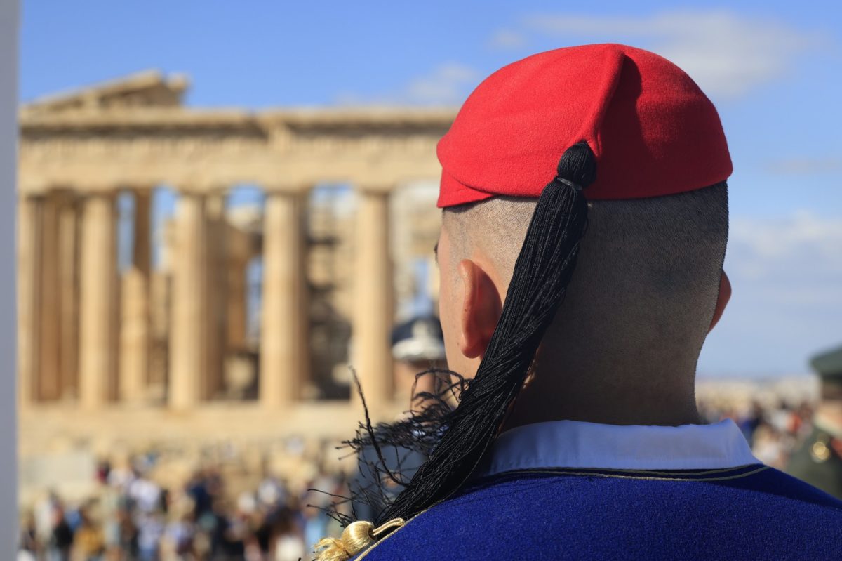 12 Oκτωβρίου 1944: 81 χρόνια μετά την απελευθέρωση της Αθήνας – Η έπαρση της σημαίας στην Ακρόπολη