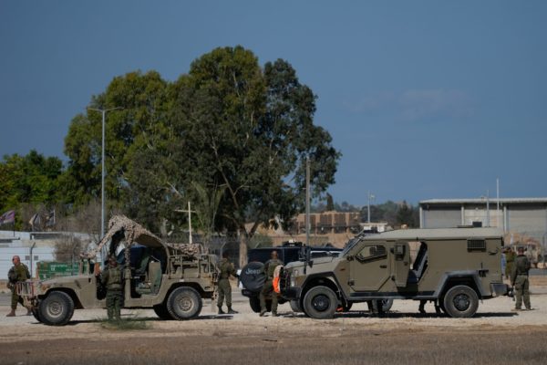 Τα ξημερώματα της Δευτέρας η απελευθέρωση των ομήρων – Τo ΕΡΤnews στο «σημείο της επανένωσης»