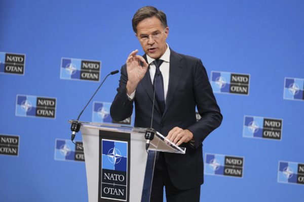 Ο επικεφαλής του ΝΑΤΟ μιλάει για «χαλασμένο» ρωσικό υποβρύχιο καθώς η Μόσχα αρνείται δυσλειτουργία του σκάφους