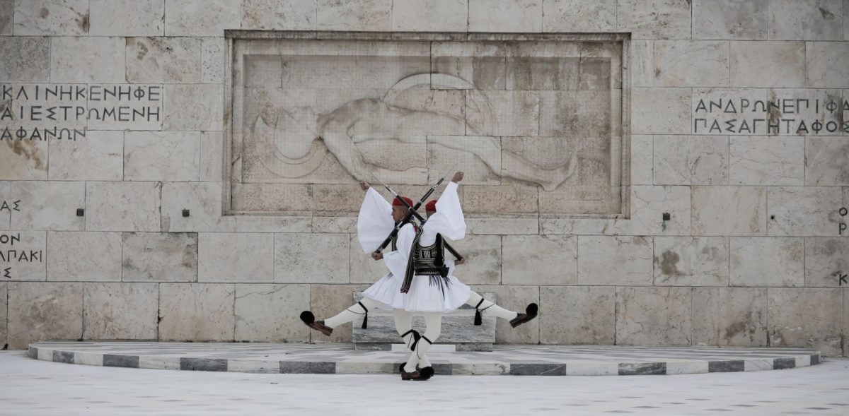 Στο κόκκινο η πολιτική αντιπαράθεση για το Mνημείο του Άγνωστου Στρατιώτη