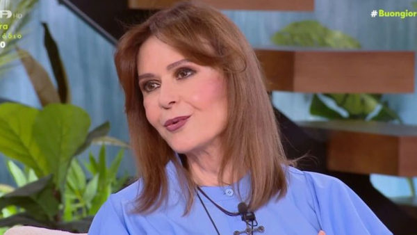 Κάτια Δανδουλάκη: «Θα ήθελα να πεθάνω πάνω στη σκηνή – Είναι το σπίτι και η αγάπη μου»
