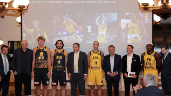 Η ΑΕΚ παρουσίασε τις νέες φανέλες για τη σεζόν 2025/2026
