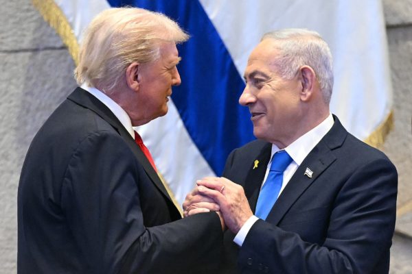 Τραμπ: Δεν σχεδίαζα να ζητήσω χάρη για τον Νετανιάχου, αλλά με παρακίνησε το έντονο χειροκρότημα
