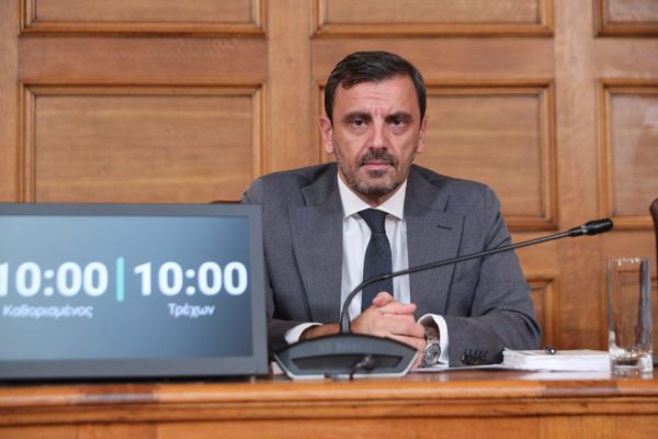 Πηγές ΝΔ: «Όχι» του προεδρείου στην μετατροπή της συνεδρίασης σε σίριαλ – Λαζαρίδης: Υποκριτική χωρίς όριο η στάση της αντιπολίτευσης
