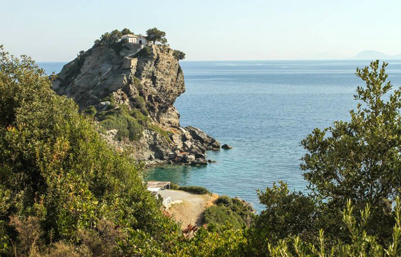 Σκόπελος: Ο πιο πράσινος «μυστικός» προορισμός της Ελλάδας για το 2026, σύμφωνα με τους Γερμανούς