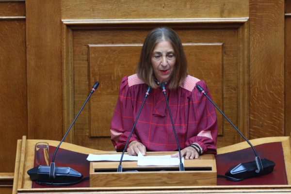 Λιποθυμικό επεισόδιο στη Βουλή είχε η εισηγήτρια της Ελληνικής Λύσης, Μαρία Αθανασίου