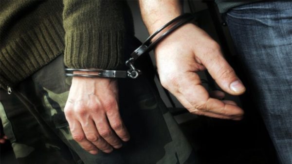 Συνελήφθησαν δύο 16χρονοι για ληστείες σε περίπτερα στα νότια προάστια