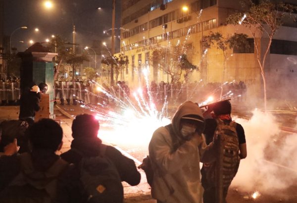 Περού: Ένας νεκρός και δεκάδες τραυματίες σε διαδήλωση κατά της εγκληματικότητας στη Λίμα