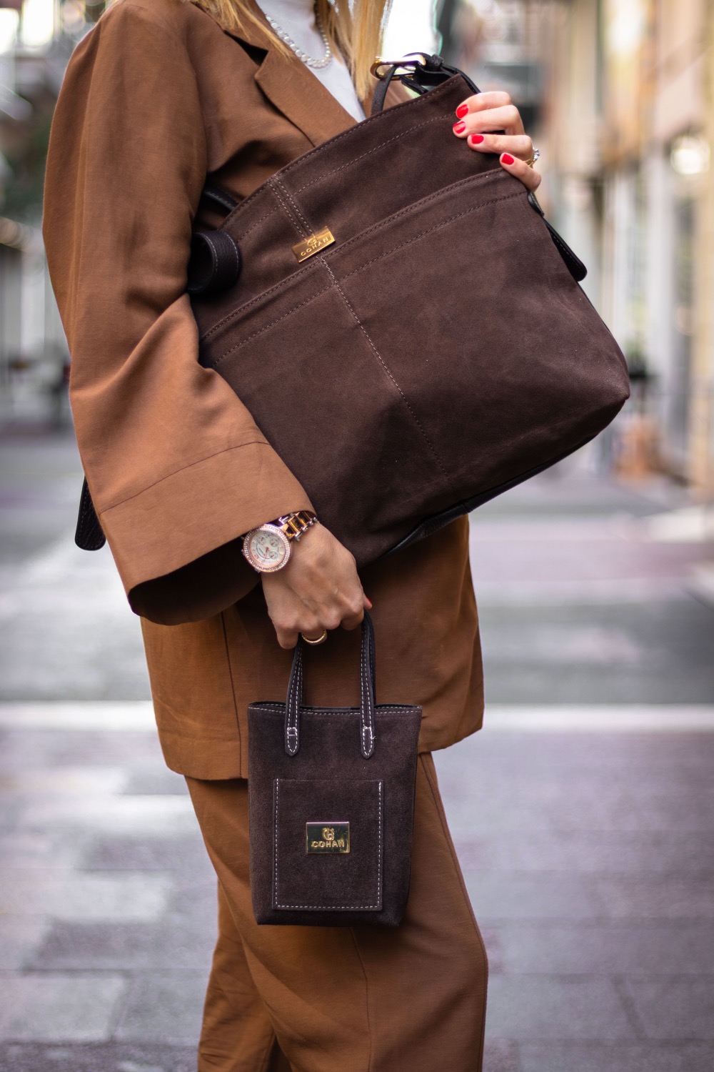 «Καφέ καστόρινη τσάντα ώμου COHAN με mini pouch – LeatherBrands.gr»