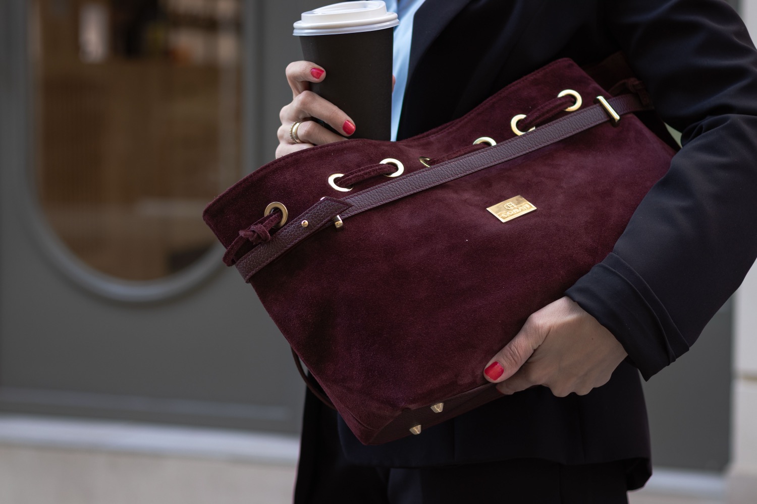 «Μπορντό δερμάτινη καπιτονέ crossbody COHAN – LeatherBrands.gr»