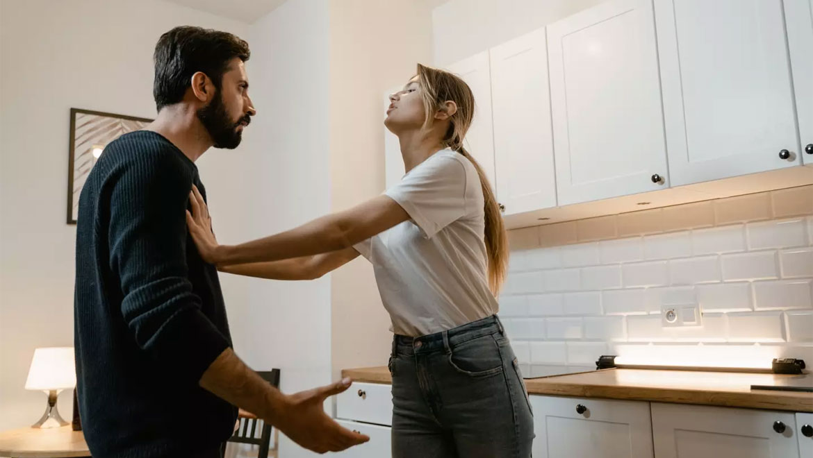 5 σημάδια που δείχνουν ότι μια σχέση δεν είναι ισότιμη
