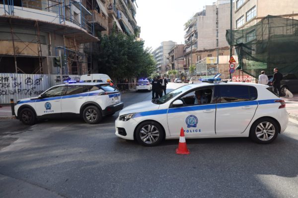 Ύποπτο σακίδιο εντοπίστηκε στη Χαριλάου Τρικούπη – Διακοπή κυκλοφορίας