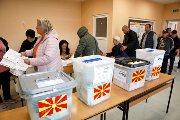 Βόρεια Μακεδονία: Μεγάλη νίκη του VMRO-DPMNE στον πρώτο γύρο των δημοτικών εκλογών