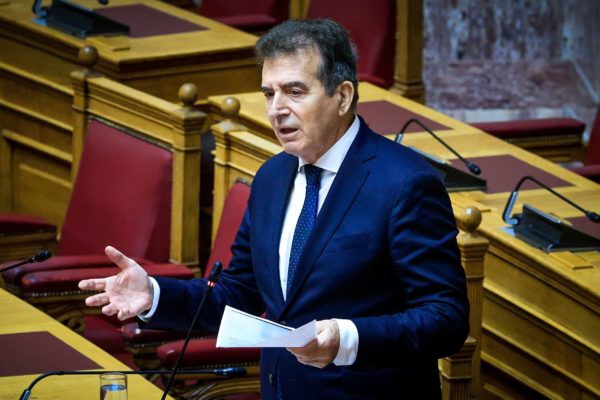 Μ. Χρυσοχοΐδης για την επίμαχη τροπολογία που αφορά το μνημείο του Άγνωστου Στρατιώτη: Στα ιερά και τα κοινά οφείλουμε το μέγιστο σεβασμό