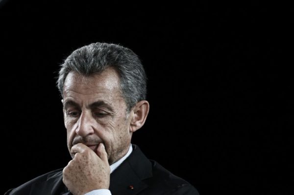 Παρίσι: Στη φυλακή Σαντέ οδηγείται σήμερα ο Νικολά Σαρκοζί -Για πρώτη φορά στην ιστορία φυλακίζεται Πρόεδρος της Γαλλίας