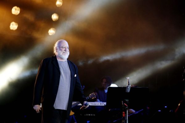 Πανελλήνια συγκίνηση για το θάνατο του Διονύση Σαββόπουλου – Βαθιά υπόκλιση στον σπουδαιότερο τραγουδοποιό της γενιάς του