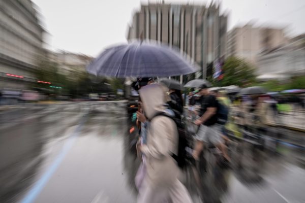 Καιρός: Άστατος, με βροχές και σποραδικές καταιγίδες – Πρόγνωση από τον Χρ. Παρανό