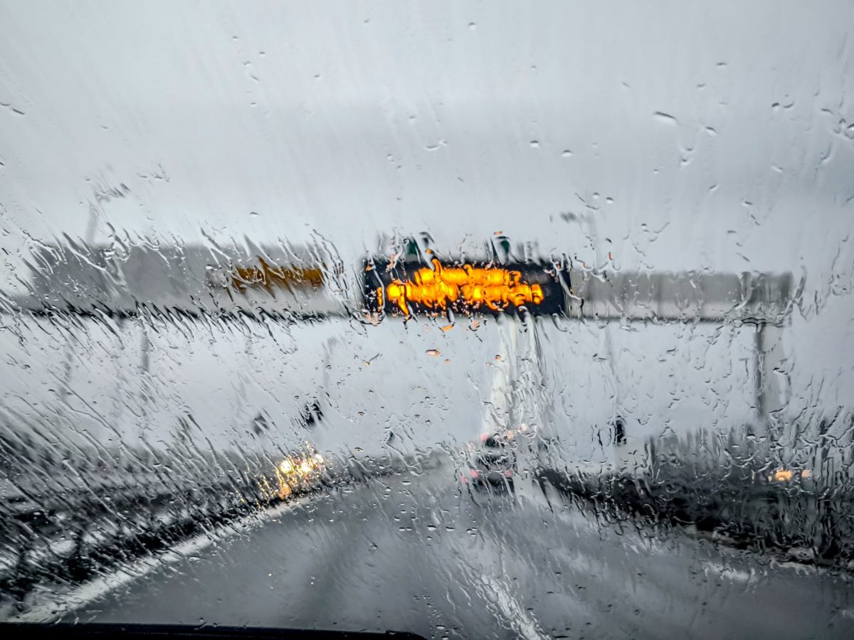 Καιρός: Βροχές και ισχυρές καταιγίδες σήμερα – Πότε θα ανέβει η θερμοκρασία