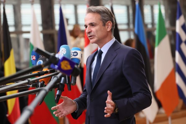 «Οι κυρώσεις μπορούν να φέρουν τη Ρωσία στο τραπέζι των διαπραγματεύσεων»: Οι ελληνικές θέσεις στη Σύνοδο Κορυφής