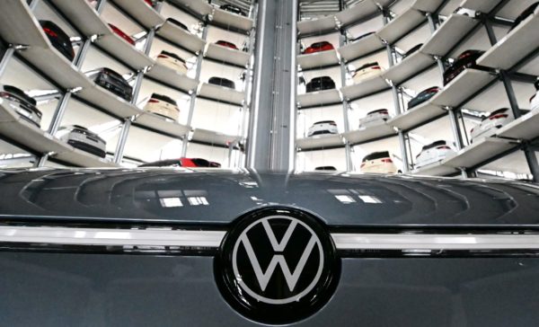 Συναγερμός στη γερμανική αυτοκινητοβιομηχανία από την έλλειψη ημιαγωγών