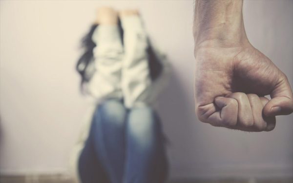 Κορωπί: Διασωληνωμένη συνεχίζει να νοσηλεύεται η 40χρονη που ξυλοκοπήθηκε άγρια από τον σύντροφό της