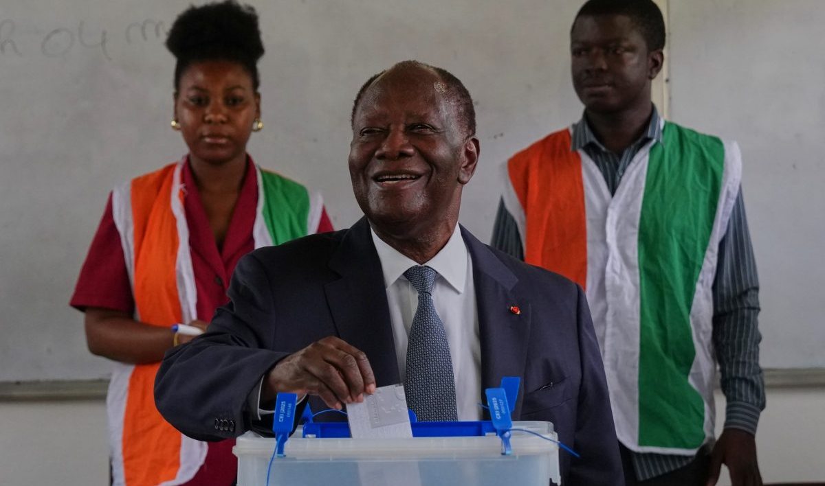 Ακτή Ελεφαντοστού: Φαβορί ο Αλασάν Ουαταρά στις προεδρικές εκλογές – Εκτός «μάχης» οι δύο κύριοι αντίπαλοί του