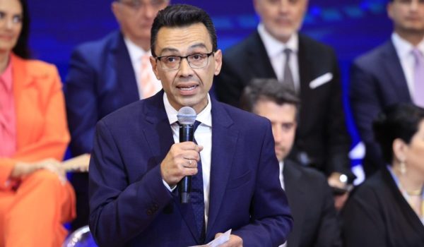 Ο καθηγητής Σ. Σέρμπος αναλαμβάνει σύμβουλος του Πρωθυπουργού για θέματα εξωτερικής πολιτικής