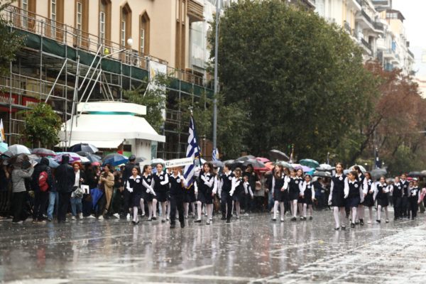 ΣΥΡΙΖΑ για αποκλεισμό μαθητή με αυτισμό από την παρέλαση: Η συμπερίληψη στον ευαίσθητο χώρο της εκπαίδευσης παραμένει κενό γράμμα