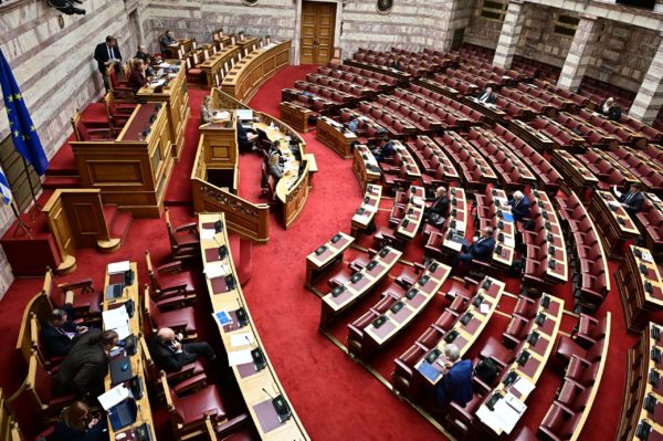 Βουλή: Την άρση ασυλίας της Ζωής Κωνσταντοπούλου ψήφισε η Ολομέλεια – Απορρίφθηκε το αίτημα για την Λιάνα Κανέλλη