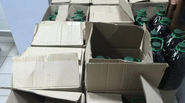 Δύο συλλήψεις για εμπορία ελαιολάδου στο Καματερό – Κατασχέθηκαν 600 λίτρα