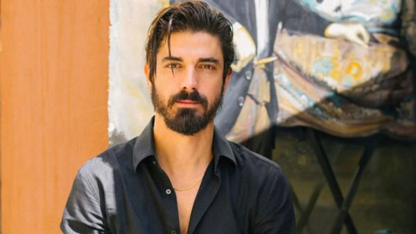 Δημήτρης Γκοτσόπουλος: Έγινε 40 ετών – Η έκπληξη για τα γενέθλιά του στα γυρίσματα του «Άγιου Έρωτα»