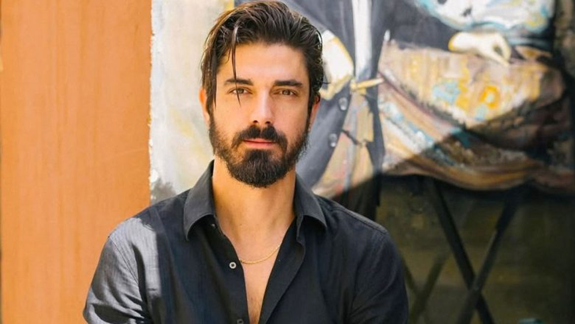 Δημήτρης Γκοτσόπουλος: Έγινε 40 ετών – Η έκπληξη για τα γενέθλιά του στα γυρίσματα του «Άγιου Έρωτα»