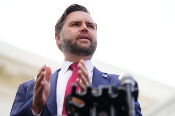 «Οι πυρηνικές δοκιμές είναι αναγκαίες για τη λειτουργία του πυρηνικού οπλοστασίου», ισχυρίζεται ο Τζέι Ντι Βανς