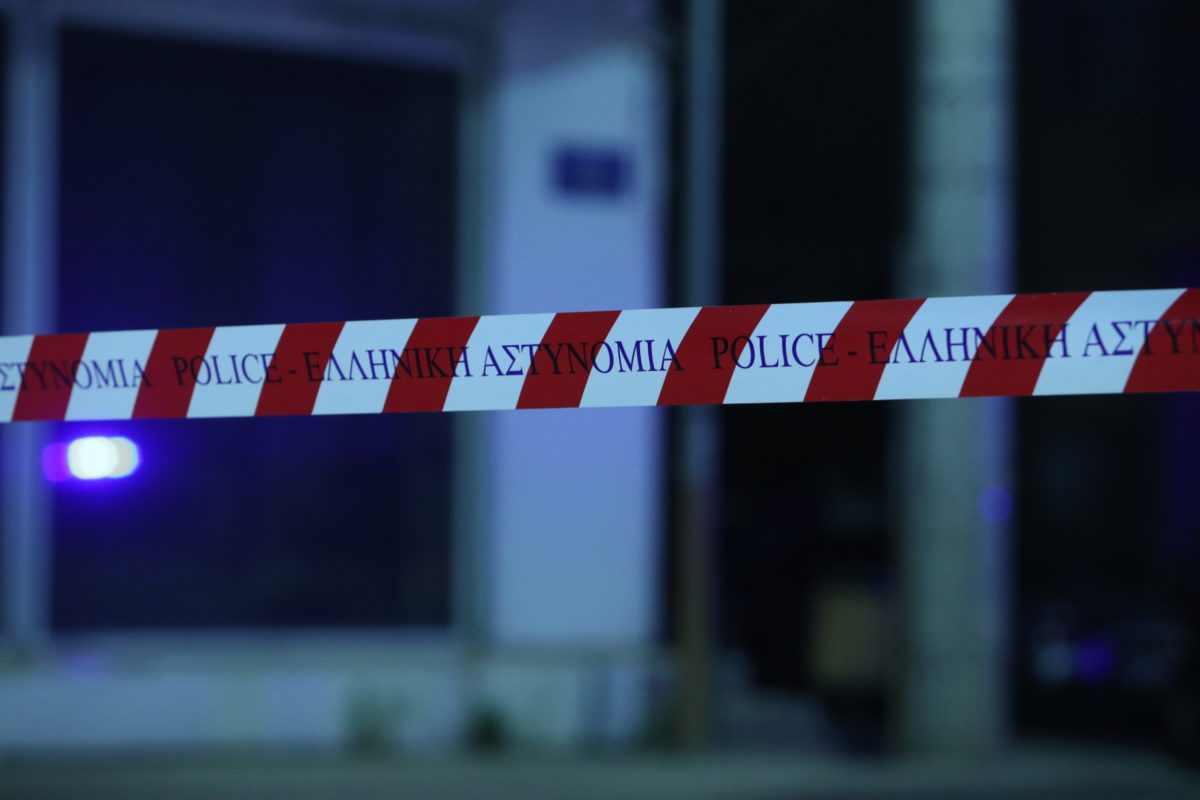 Ληστές εισέβαλαν σε σπίτι στη Σαλαμίνα και σκότωσαν γυναίκα