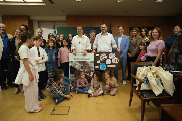 Χιλιάδες μαθητές υψώνουν τη φωνή τους για το περιβάλλον ενόψει της COP30