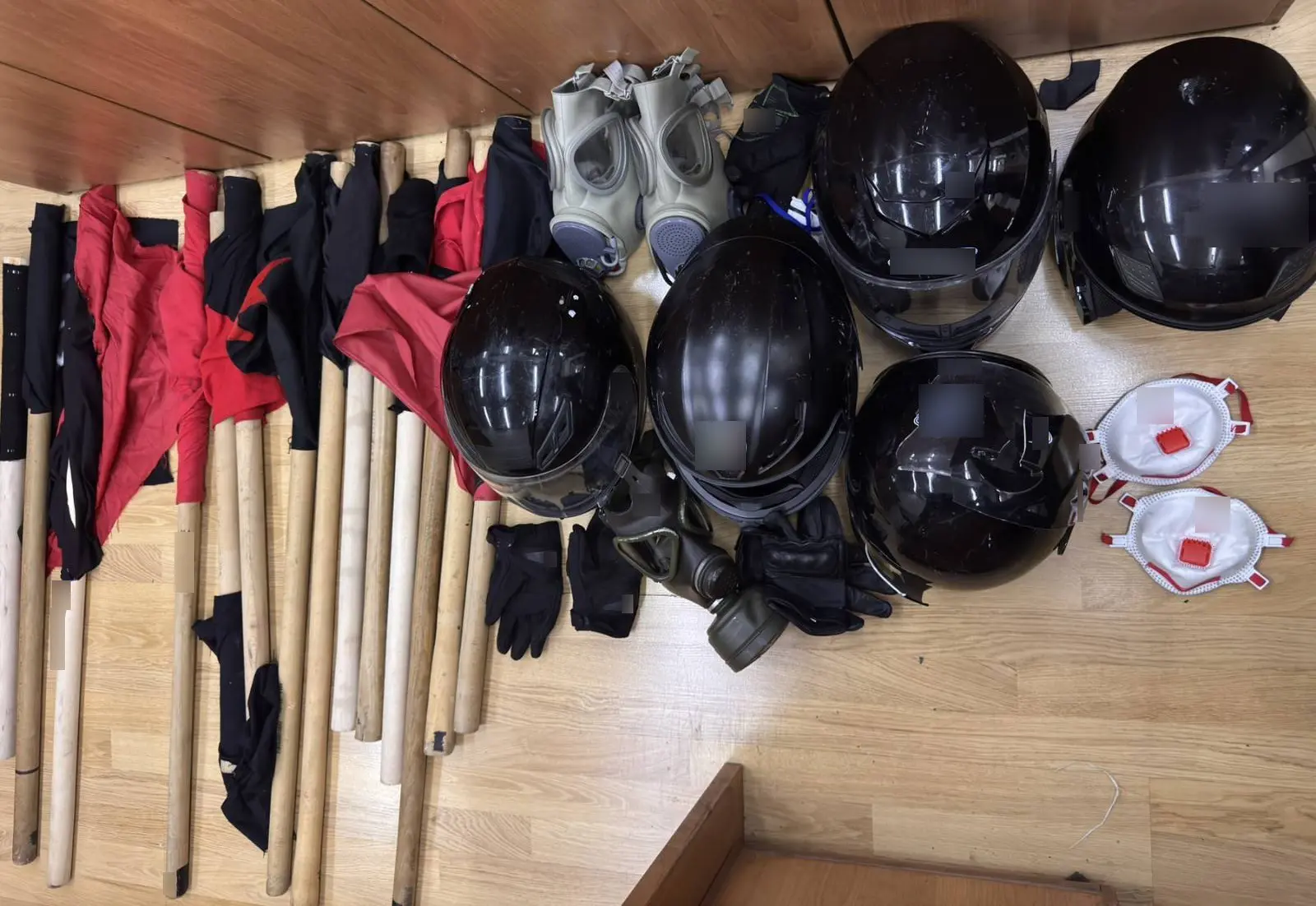 Επεισόδια, ένταση και πέντε συλλήψεις στα Εξάρχεια – Τραυματίστηκαν τέσσερις αστυνομικοί