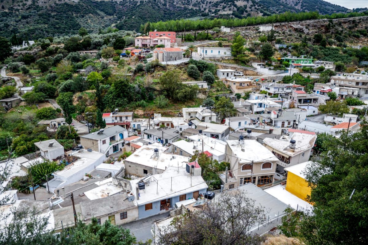 Μία σύλληψη έως τώρα στα Βορίζια Ηρακλείου μετά το αιματοκύλισμα – Ανθρωποκυνηγητό για τον εντοπισμό των ενόπλων