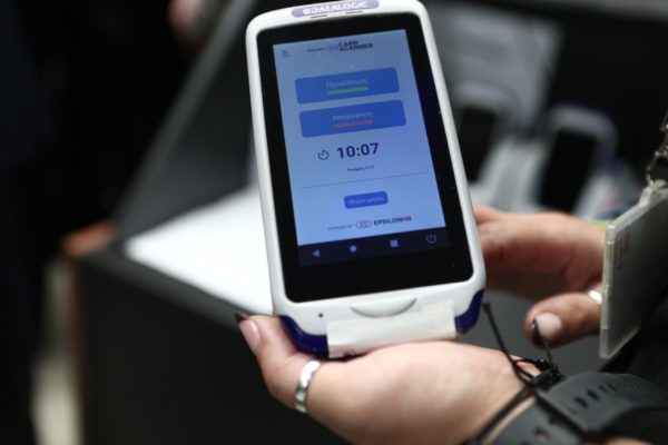 Επεκτείνεται η ψηφιακή κάρτα εργασίας – Από σήμερα εντάσσονται νέοι κλάδοι, υπόχρεοι 2 εκατ. εργαζόμενοι και 280.000 επιχειρήσεις