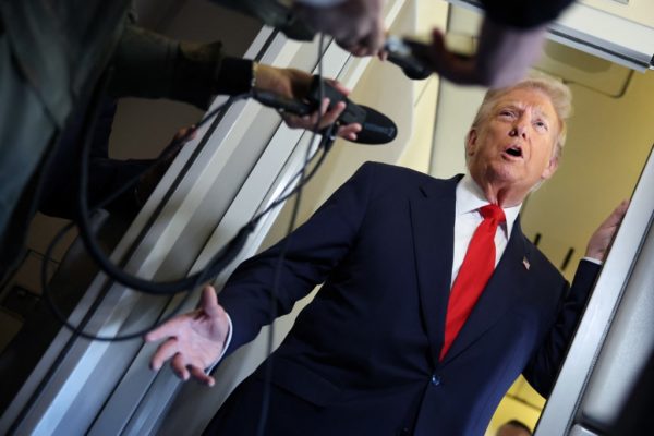 Ανησυχία στη Νιγηρία για τις απειλές Τραμπ – Συνάντηση των δύο προέδρων ζητά η Αμπούτζα