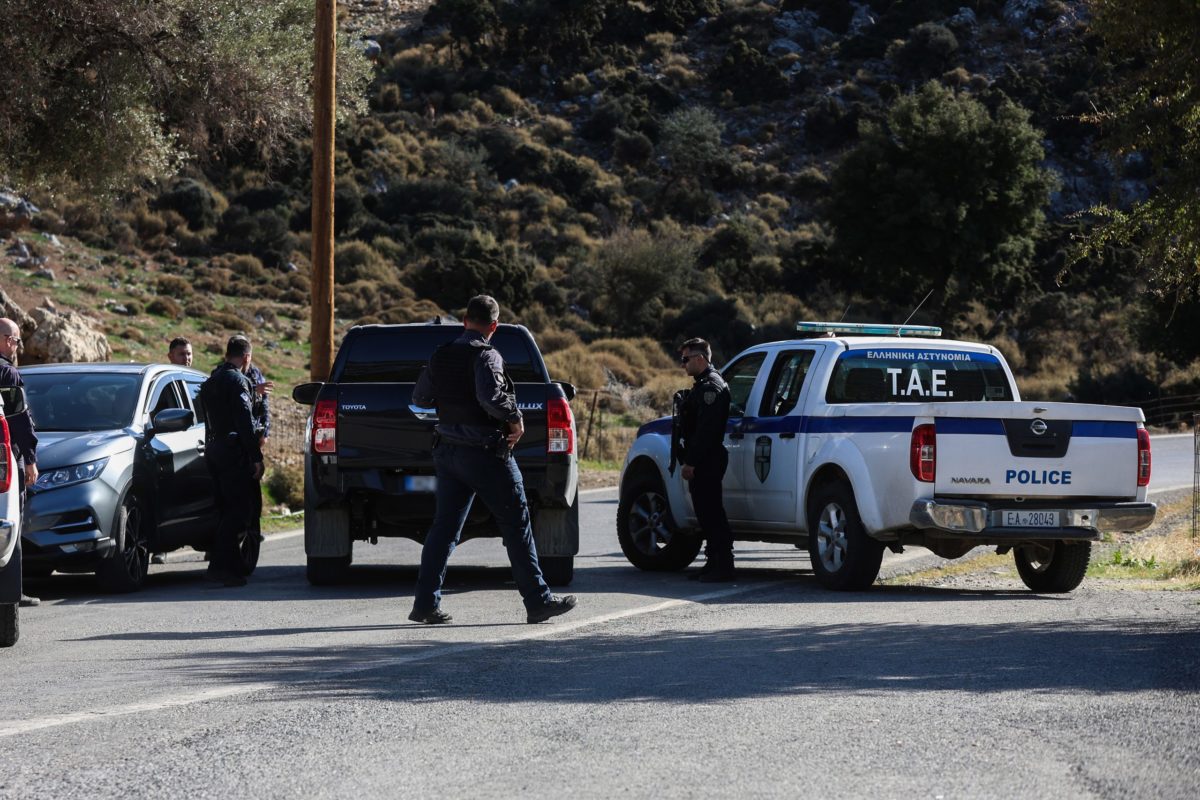 Βορίζια: «Χτενίζουν» την Κρήτη οι αστυνομικοί για τον εντοπισμό των τριών αδελφών που συμμετείχαν στο μακελειό – Σήμερα στα Χανιά η κηδεία της 56χρονης