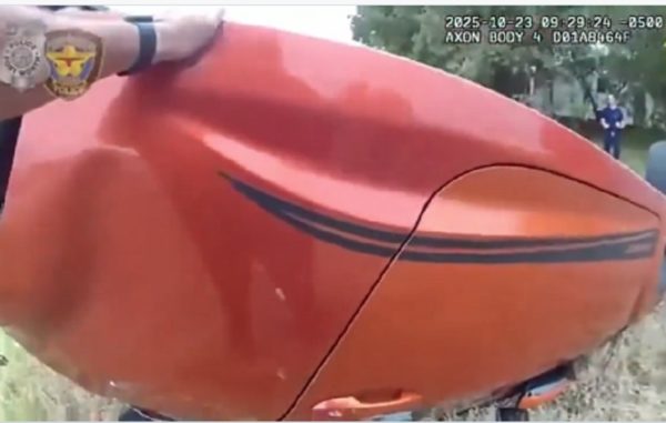 Τέξας: Βίντεο της αστυνομίας με απεγκλωβισμό βρέφους από αυτοκίνητο που ανετράπη