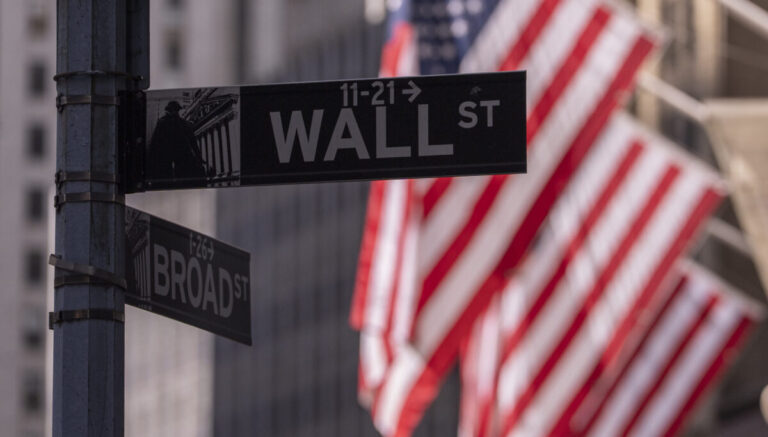 Στο «κόκκινο» η Wall Street – Καταρρέει μετά την προειδοποίηση των μεγάλων τραπεζών για κίνδυνο ρευστοποίησης