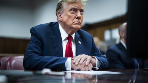 Ο Ντ. Τραμπ επισείει την απειλή του «κομμουνισμού» μετά τις εκλογικές ήττες της παράταξής του