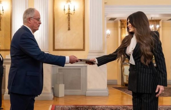 Κίμπερλι Γκίλφοϊλ: Ανυπομονώ να ενισχύσω τη διαρκή φιλία ΗΠΑ και Ελλάδας