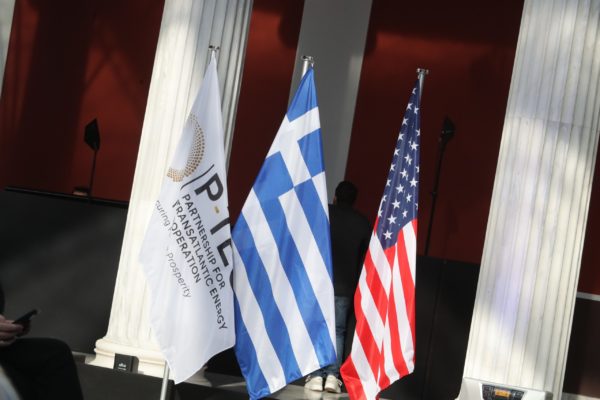 Η Ελλάδα πρωταγωνίστρια στις ενεργειακές εξελίξεις: Θεμελιώδης η σημασία του κάθετου διαδρόμου και των ενεργειακών διαδρομών, πολλαπλά τα οφέλη