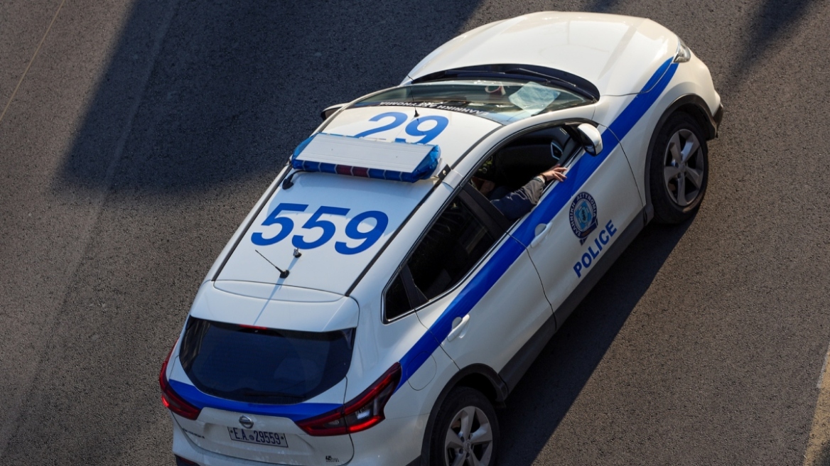 Πάτρα: Σύλληψη 40χρονου καθηγητή για πορνογραφία ανηλίκων – Έδειξε γυμνές φωτογραφίες των παιδιών του σε μαθήτρια