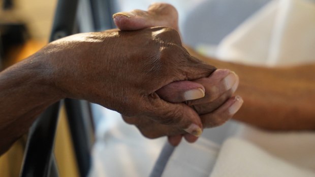 Ρεκόρ αγάπης: 83 χρόνια μαζί, νίκησαν πόλεμο και ρατσισμό – Το μακροβιότερο παντρεμένο ζευγάρι στον κόσμο