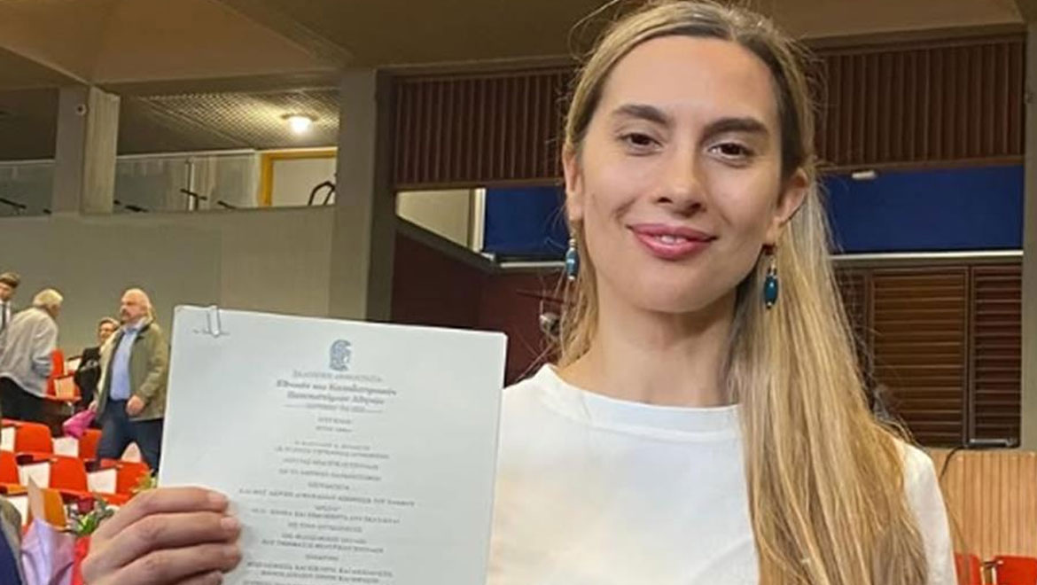 Βίκυ Βολιώτη: Πήρε το πτυχίο της από το Τμήμα Θεατρικών Σπουδών – «Κάλλιο αργά παρά ποτέ»