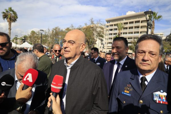 Ν. Δένδιας: Εικόνες από το μέλλον, το παρόν και την ιστορία της Πολεμικής μας Αεροπορίας στην αεροπορική επίδειξη στο Φλοίσβο